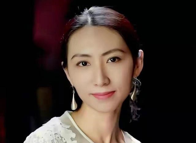 她18歲考名校！33歲年薪百萬　4年生3胎「37歲替世界首富花錢被罵」43歲用實力證明