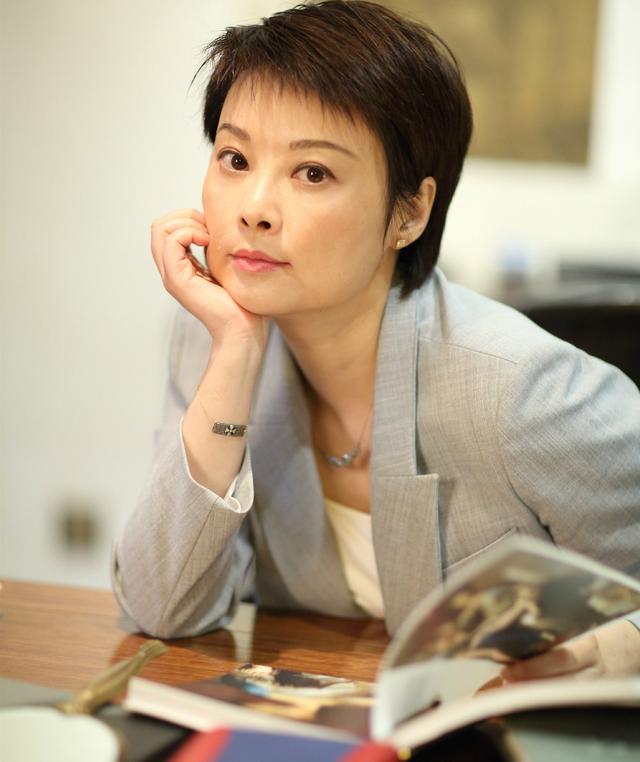 14年結婚三次！攀富豪找老外　47歲再嫁窮小子「耿直脾氣」差點斷送自己後路