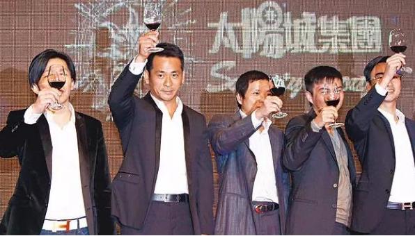 和原配鬥了6年！5年生4胎「被正宮用計」拿5億分手費踢出局　依然高調「再起風雲」：不會認輸