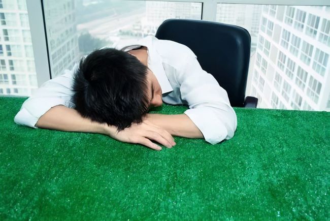 男博士頻繁犯頭暈！醫院檢查「結果卻一切正常」　直到「女友做客喝水」發現真相：惡魔在身邊