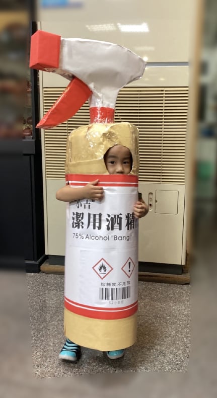 超Local萬聖裝扮!神手媽媽「把女兒變胖胖瓦斯罐」 轉過身「超爆笑紅字警語」網笑翻:媽媽辛苦了