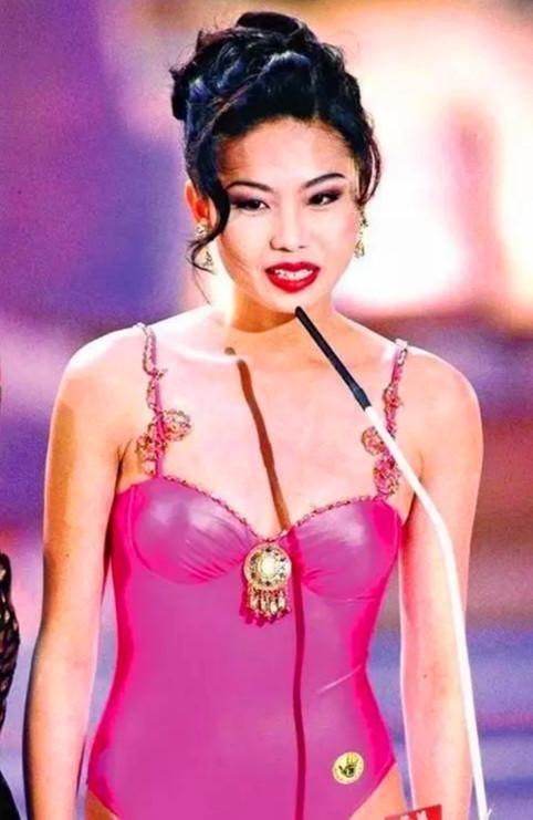 被封最醜港女！她甘做22年情婦「把原配變閨蜜」　從打工妹「成女總裁」逆襲人生       