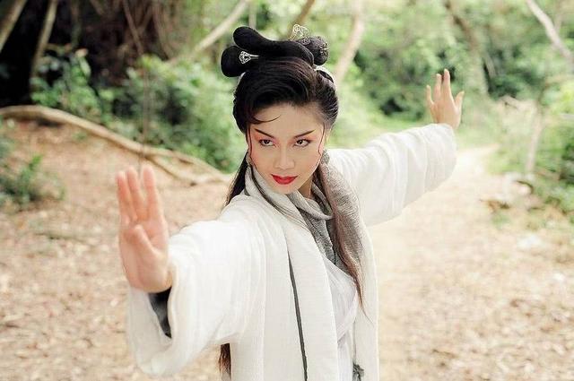 被封最醜港女！她甘做22年情婦「把原配變閨蜜」　從打工妹「成女總裁」逆襲人生       