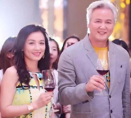 被封最醜港女！她甘做22年情婦「把原配變閨蜜」　從打工妹「成女總裁」逆襲人生       
