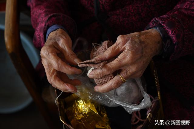 兒孫滿堂數不完！101歲人瑞嬤「打破養生常規」動作俐落　細說人生經歷「內藏長壽秘訣」