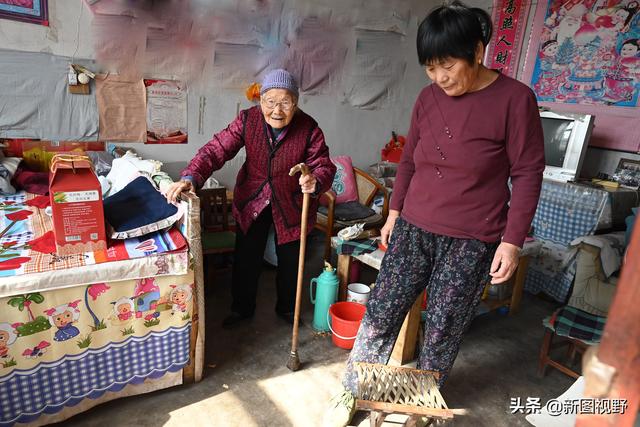兒孫滿堂數不完！101歲人瑞嬤「打破養生常規」動作俐落　細說人生經歷「內藏長壽秘訣」