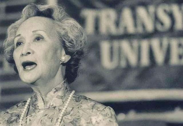 最後的貴族！名門千金喪夫又身陷囹圄「出來後愛女已不在」　從容優雅「用盡一生討回公道」94歲坦然離去