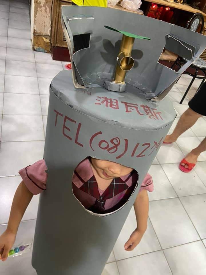 就是不想當公主!女兒「萬聖節堅持扮一串葡萄」爸超無奈 媽媽「神打造獨一無二葡萄裝」超古錐❤