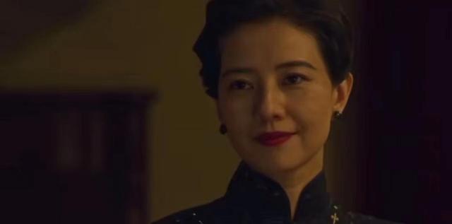 產後復出演宋美齡被嫌老！42歲高圓圓認了「每天都照鏡子」　與其拚命扮嫩「不如優雅老去」