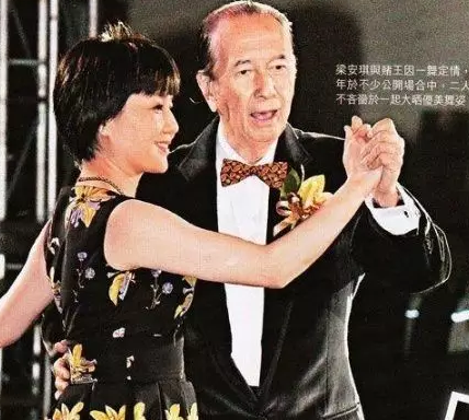28歲嫁大39歲千億富豪！「8年連生5胎」不坐月子　拒每天10萬零花錢「最終爭到百億家產」