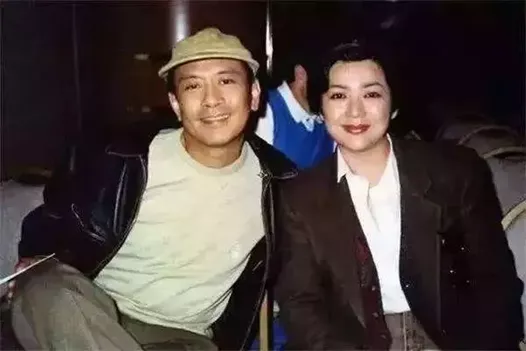 5歲被迫賺錢！13歲被打抑制生長劑「身高定格149」　婚後更是痛苦度日「用12年與家人和解」