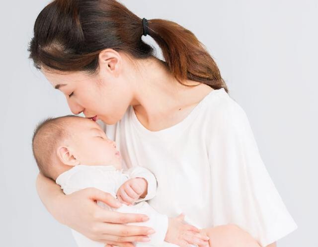 孩子姓「龔」！老師一見全名後「不敢點名」   同學卻追著喊名字：太尷尬了