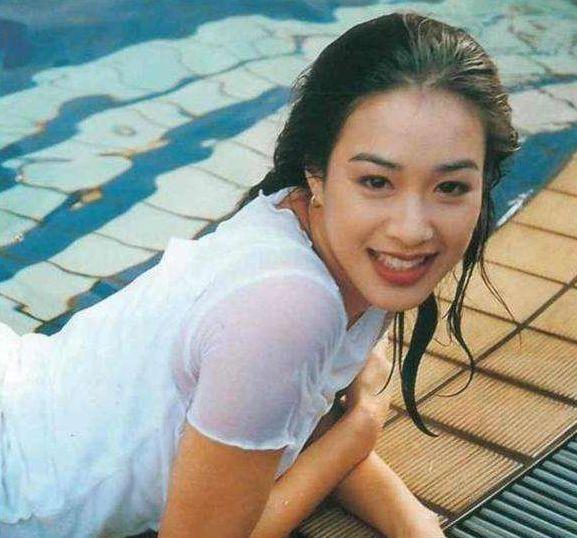 3婚2離！她3婚帶3女兒「嫁小12歲型男」　50歲遭婆家逼生四胎「不惜試盡各種偏方」身材發福