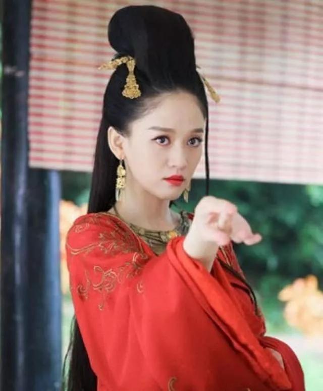 棍棒下的童年！陳喬恩曾被媽媽「用枯枝捆住打」成一生陰影　「從沒牽過媽媽手」 長大主動解開心結