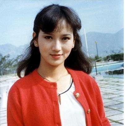 因私藏情書致失婚！前任和她對簿公堂「情人為她剃度出家」　再婚後「被寵上天」66歲仍似少女