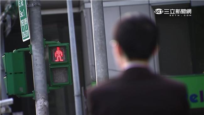 每天騙老婆出門上班！失業男「偷開計程車」苦撐半年　有天「妻子帶一家搭上他車」結局逼哭全網：娶對人
