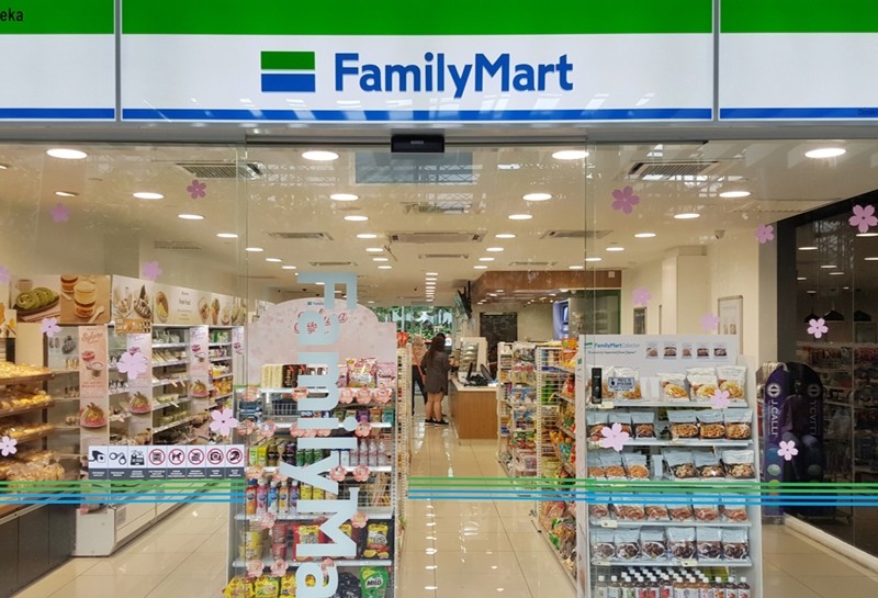 超商驚見「破襪男」背後藏暖心故事 5萬網友狂讚：高尚品德勝過華服