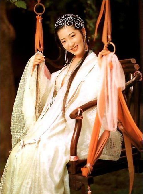 記得「亞洲第一美胸」楊思敏嗎?被封「最美潘金蓮」一砲而紅 一場大病「毅然息影50歲未婚」近況曝光