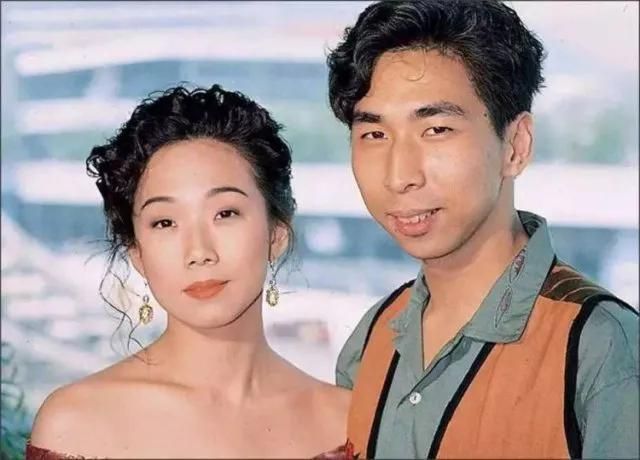 一代歌后！從小被罵醜女「李宗盛卻為她拋棄孕妻」　兩大才子「為她陷三角戀」55歲終醒悟