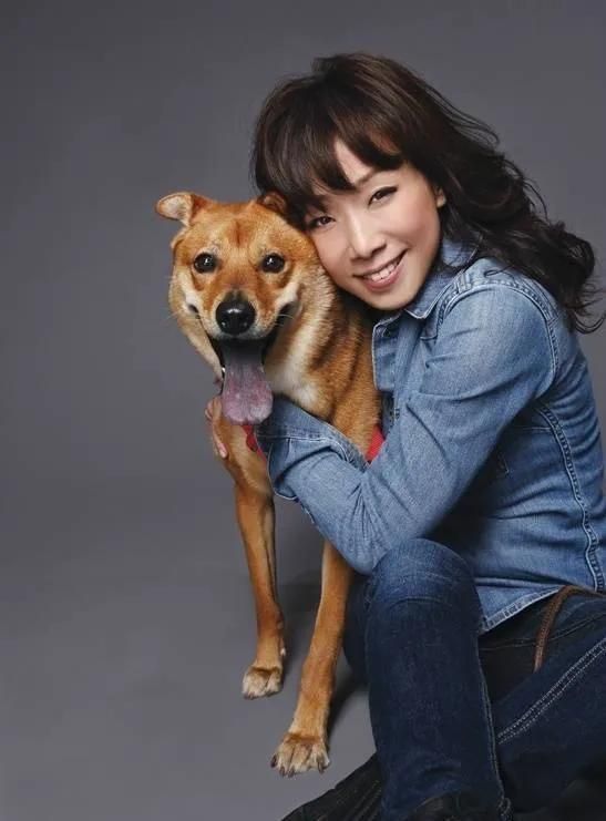 一代歌后！從小被罵醜女「李宗盛卻為她拋棄孕妻」　兩大才子「為她陷三角戀」55歲終醒悟