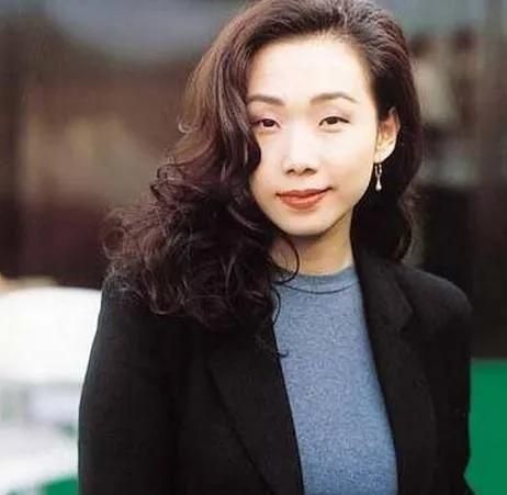 一代歌后！從小被罵醜女「李宗盛卻為她拋棄孕妻」　兩大才子「為她陷三角戀」55歲終醒悟