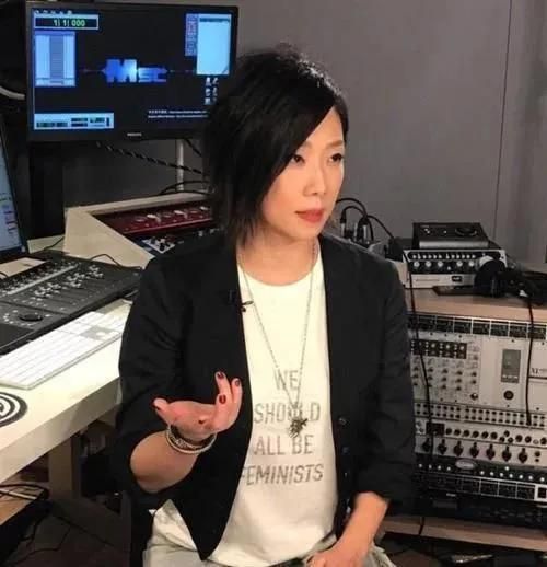 一代歌后！從小被罵醜女「李宗盛卻為她拋棄孕妻」　兩大才子「為她陷三角戀」55歲終醒悟
