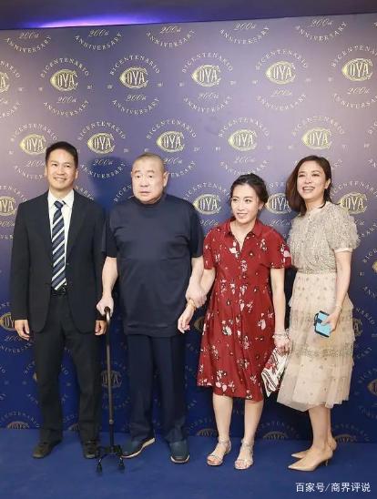 妹妹「嫁大29歲」千億富豪！她也跟著走大運　每年「拿妹夫120萬工資」成人生贏家