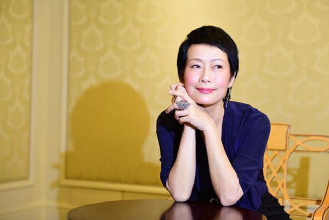 媲美張曼玉！被張國榮誇有天賦「卻為愛退圈」　婚後33年原諒老公出軌8次「58歲無子街頭吃快餐」