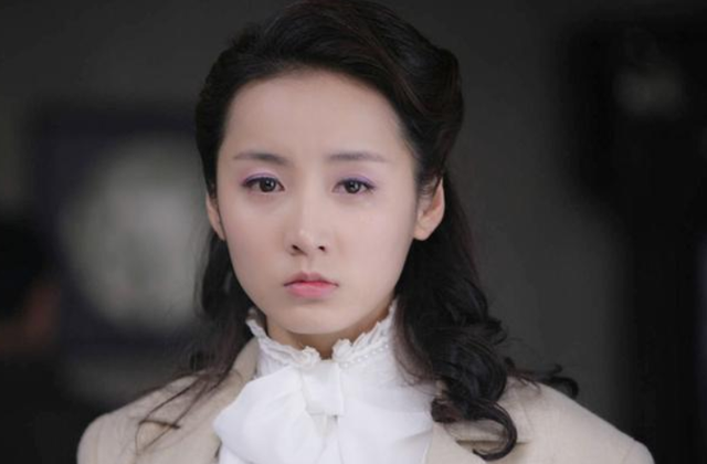 她是胡歌的夢中情人！因「一頓火鍋」被富豪看中　訂婚到結婚「僅17天」恩愛至今