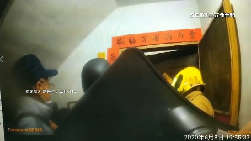 觀落陰走火入魔？乖乖牌學霸「突然失控刺警」淚喊：我被靈纏住　乩童一看傻住「早就被盯上」救不回了