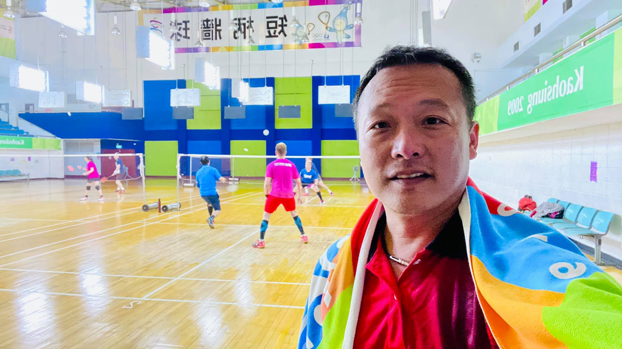 命運自有最好安排！她父逝母離異「遇恩師救命還當爸」緣份太妙了　「10年後暖當證婚人」致詞感動全網