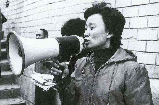 她是瓊瑤閨蜜！與原配共侍一夫45年「為其絕育養孩子」　72歲病房轉正：她幸福嗎？