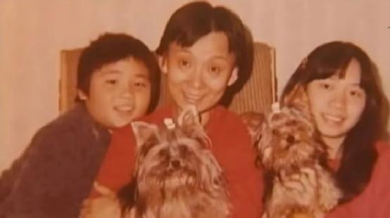 她是瓊瑤閨蜜！與原配共侍一夫45年「為其絕育養孩子」　72歲病房轉正：她幸福嗎？