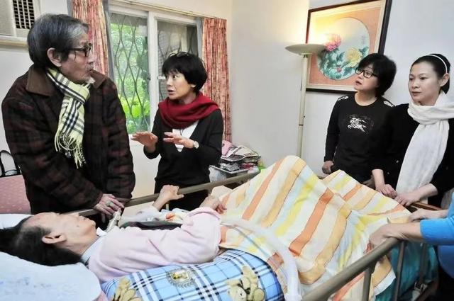 她是瓊瑤閨蜜！與原配共侍一夫45年「為其絕育養孩子」　72歲病房轉正：她幸福嗎？