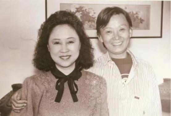 她是瓊瑤閨蜜！與原配共侍一夫45年「為其絕育養孩子」　72歲病房轉正：她幸福嗎？