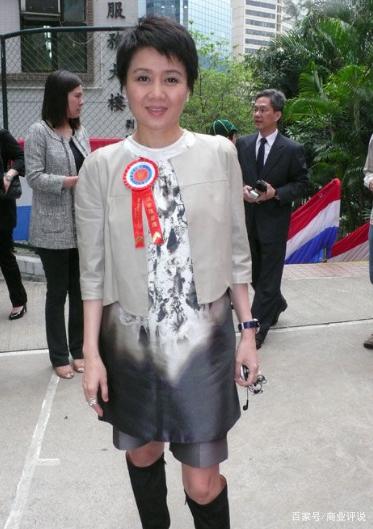 幫大39歲丈夫「8年生5個孩子」！還為他賺了幾百億　至今「連婚禮都沒辦」卻獨攬大權