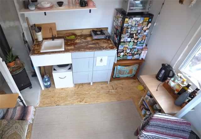 超迷你小屋！她離婚後買下3坪房「總共只花11萬」　「屋頂暗藏特殊空間」功能一應俱全