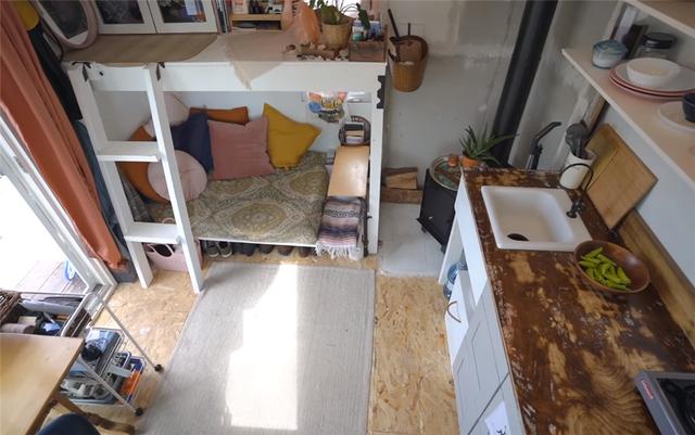 超迷你小屋！她離婚後買下3坪房「總共只花11萬」　「屋頂暗藏特殊空間」功能一應俱全