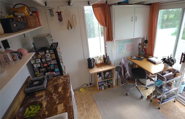 超迷你小屋！她離婚後買下3坪房「總共只花11萬」　「屋頂暗藏特殊空間」功能一應俱全