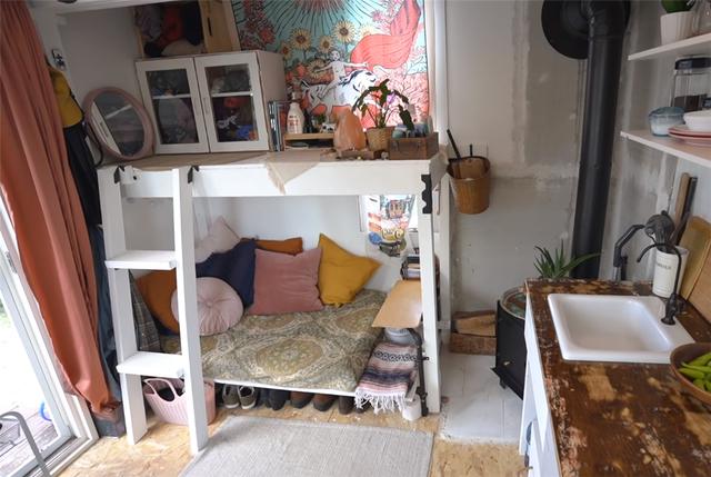 超迷你小屋！她離婚後買下3坪房「總共只花11萬」　「屋頂暗藏特殊空間」功能一應俱全