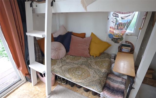 超迷你小屋！她離婚後買下3坪房「總共只花11萬」　「屋頂暗藏特殊空間」功能一應俱全