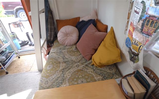 超迷你小屋！她離婚後買下3坪房「總共只花11萬」　「屋頂暗藏特殊空間」功能一應俱全