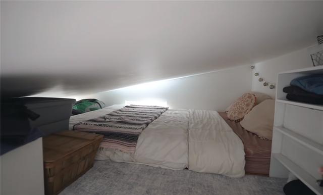 超迷你小屋！她離婚後買下3坪房「總共只花11萬」　「屋頂暗藏特殊空間」功能一應俱全