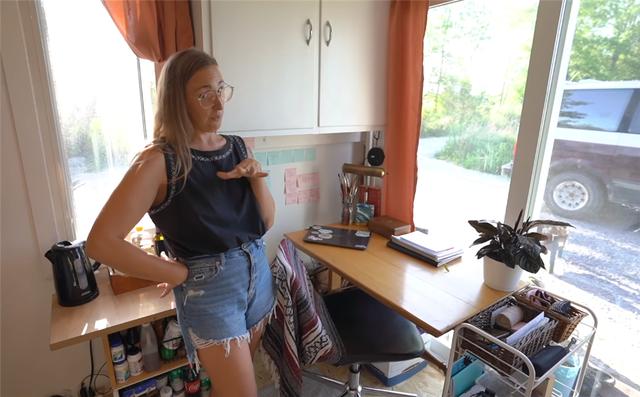 超迷你小屋！她離婚後買下3坪房「總共只花11萬」　「屋頂暗藏特殊空間」功能一應俱全