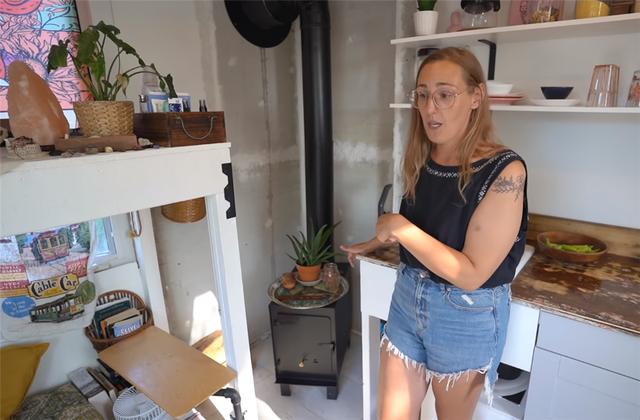 超迷你小屋！她離婚後買下3坪房「總共只花11萬」　「屋頂暗藏特殊空間」功能一應俱全