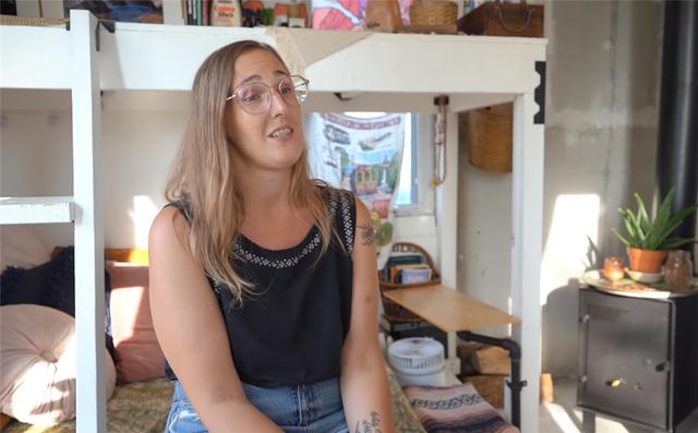 超迷你小屋！她離婚後買下3坪房「總共只花11萬」　「屋頂暗藏特殊空間」功能一應俱全