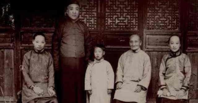 婚姻形同虛設！奉父母之命成婚「老公頭也不回離家」　她以德報怨照顧夫家「被情敵兒子認作媽」一生不爭不搶