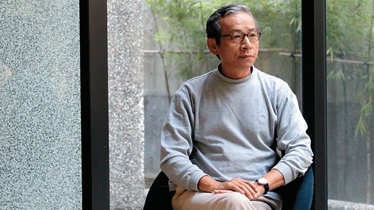 爺爺基因強大！吳念真被爆料「和孫子講話都用娃娃音」　每晚準時視訊「誇兒子比自己還厲害」