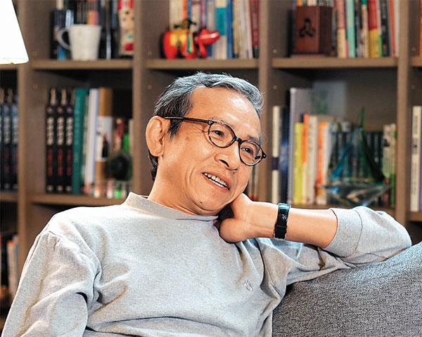 爺爺基因強大！吳念真被爆料「和孫子講話都用娃娃音」　每晚準時視訊「誇兒子比自己還厲害」