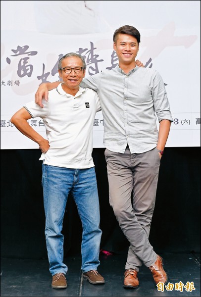 爺爺基因強大！吳念真被爆料「和孫子講話都用娃娃音」　每晚準時視訊「誇兒子比自己還厲害」